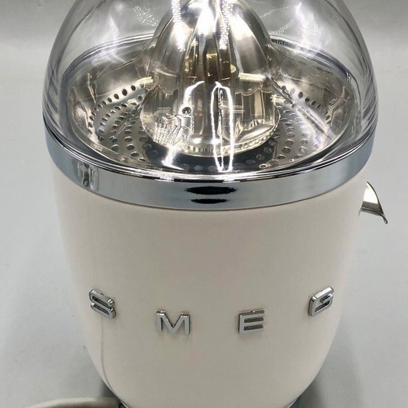 Smeg 50's Retro Style Citrus Juicer in White with Box - Picture 7 of 7